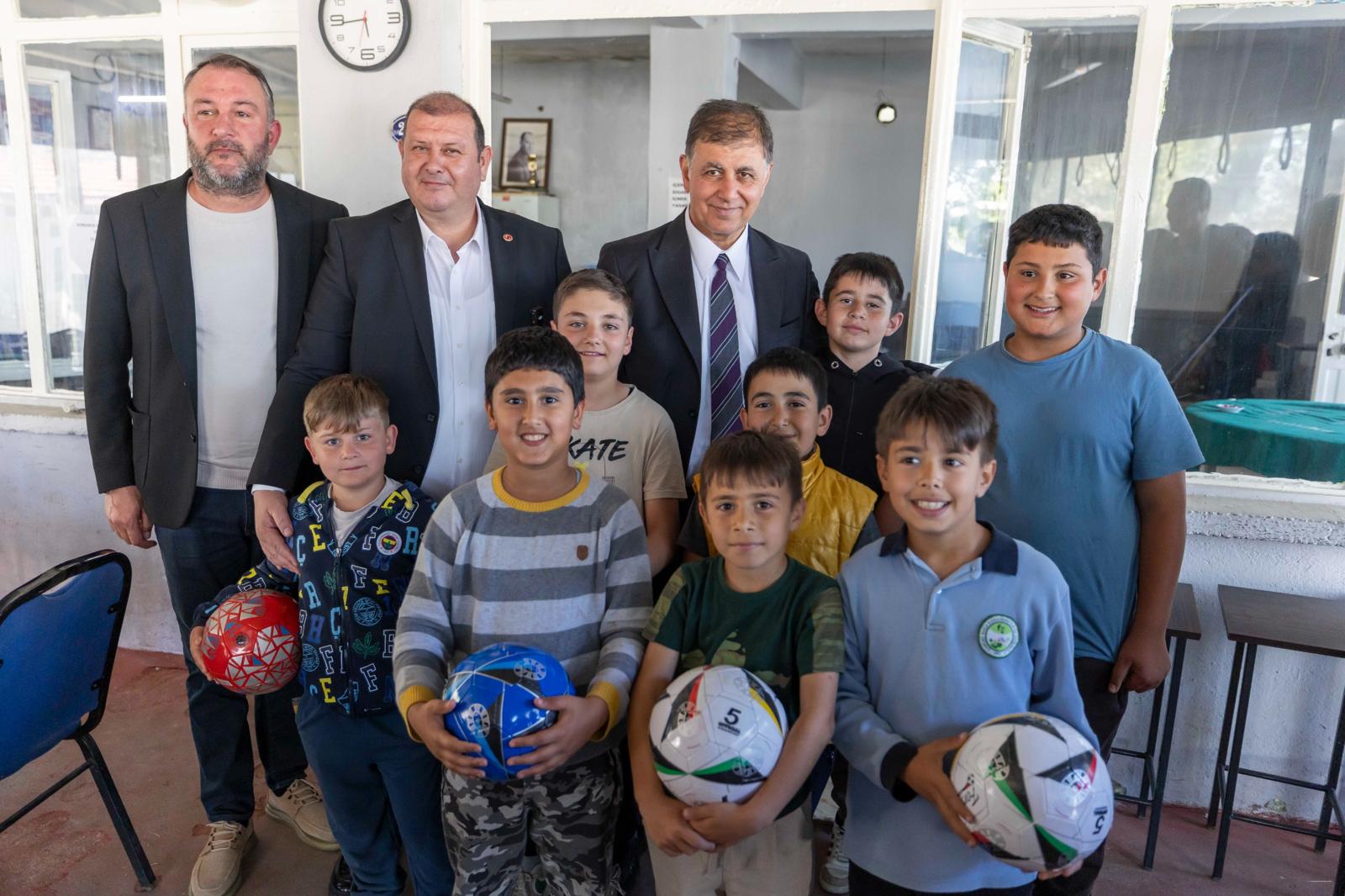 Meslek Fabrikası direnişi Menderes’te yankılandı: "Barikat önündeki o fotoğrafın gururunu taşıyorum!"