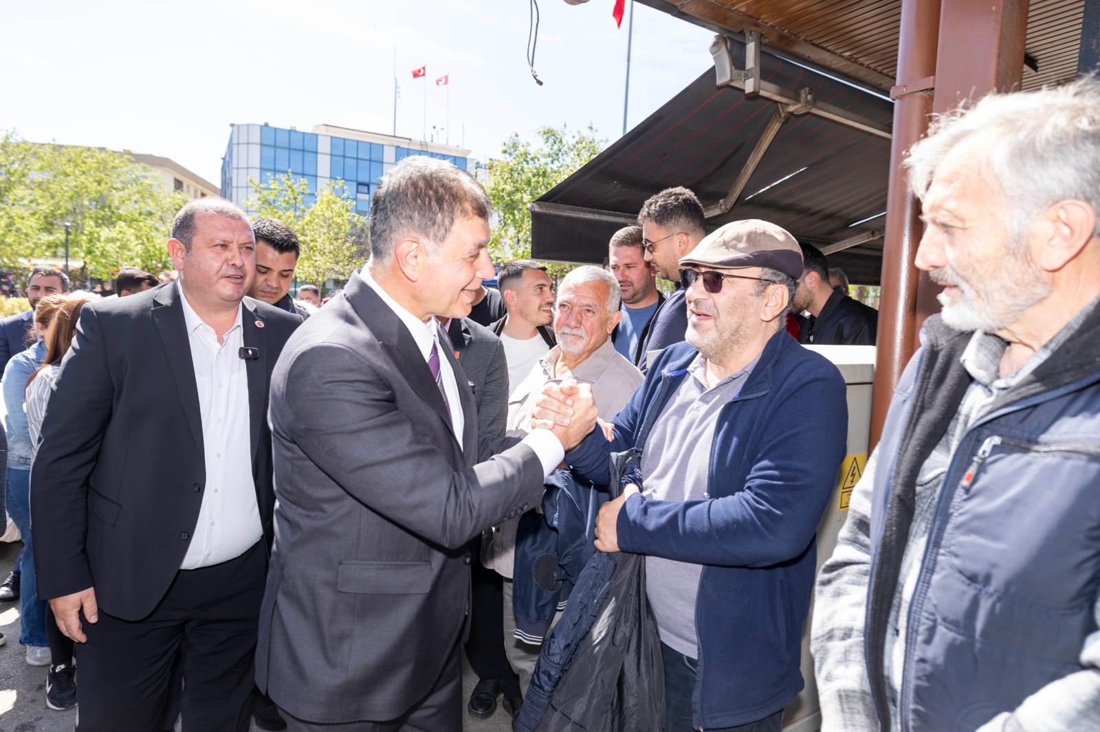 Meslek Fabrikası direnişi Menderes’te yankılandı: "Barikat önündeki o fotoğrafın gururunu taşıyorum!"