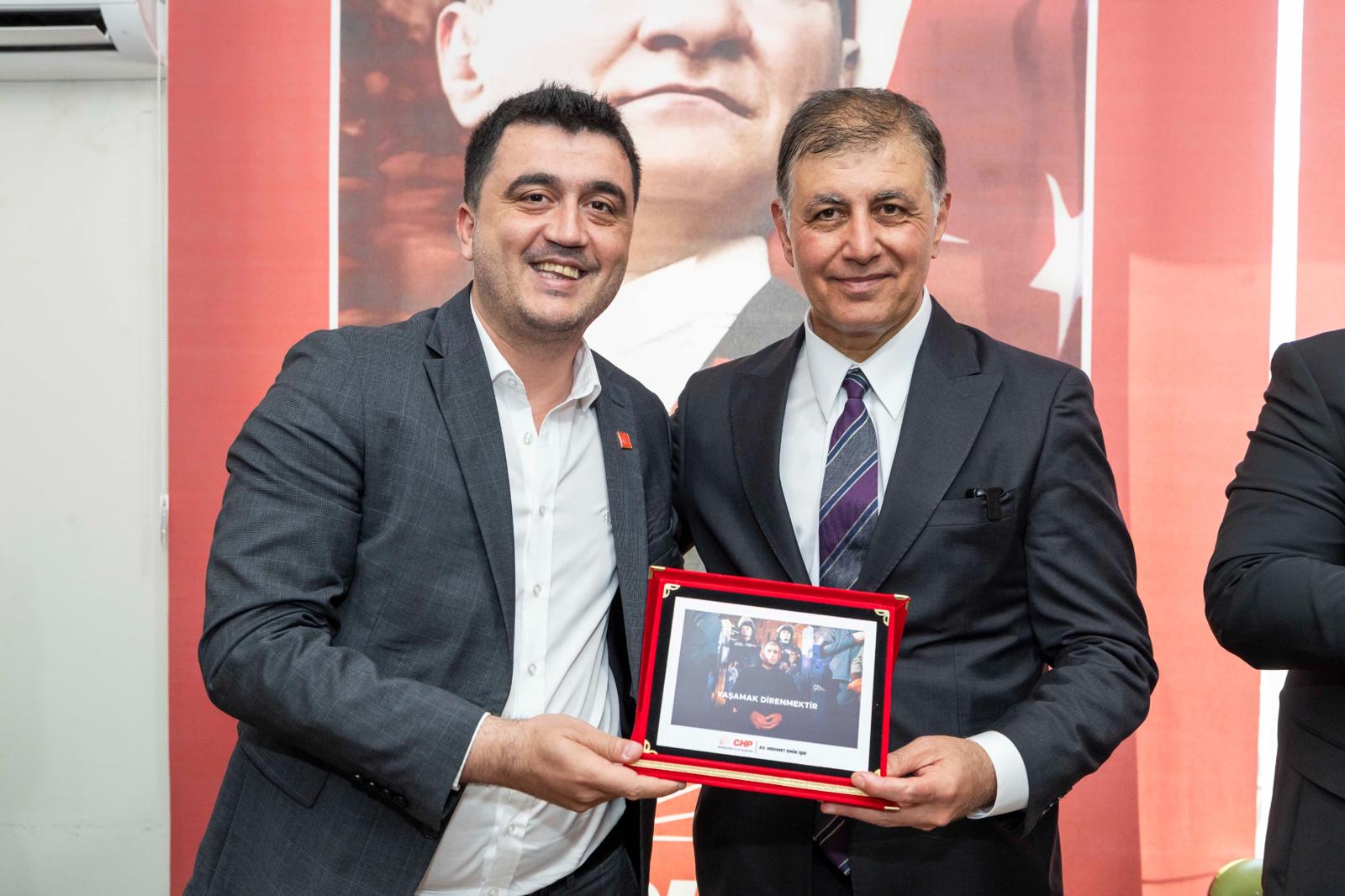 Meslek Fabrikası direnişi Menderes’te yankılandı: "Barikat önündeki o fotoğrafın gururunu taşıyorum!"