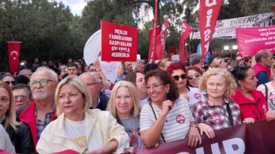 Şafak operasyonu, polis barikatları ve biber gazlı müdahaleyle sarsılan İzmir’de,