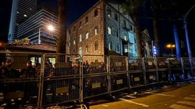 Tahliye süresi dolan Meslek Fabrikası'na emniyet güçleri girdi. Büyükşehir üst