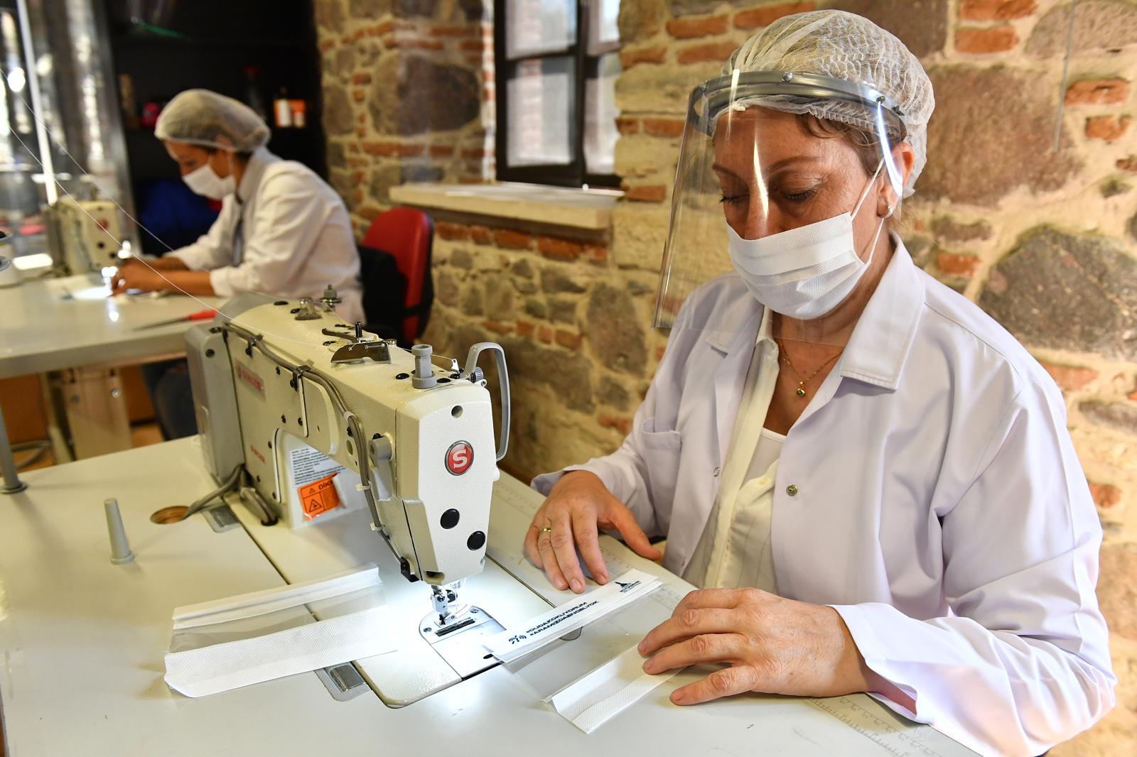 Nöbetin 9. gününde beyaz önlüklü destek: Tabip Odası'ndan Meslek Fabrikası'na 'vefa' duruşu! 2 Nöbetin 9. gününde beyaz önlüklü destek: Tabip Odası'ndan Meslek Fabrikası'na 'vefa' duruşu!