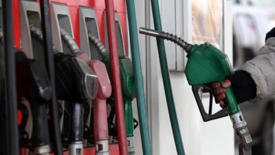 Küresel piyasalarda yükselen petrol fiyatları ve Hürmüz Boğazı’ndaki gerilim, akaryakıt