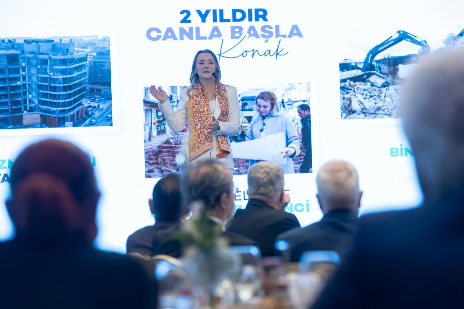 Mutlu 2 yılını anlattı; soruları yanıtladı: 'Keyifli bir Konak istiyorum' 4 Mutlu 2 yılını anlattı; soruları yanıtladı: 'Keyifli bir Konak istiyorum'