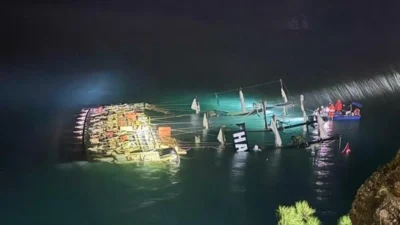 Ölüdeniz açıklarında fırtına sonucu batan tur teknesinde kaybolan personelin cesedine