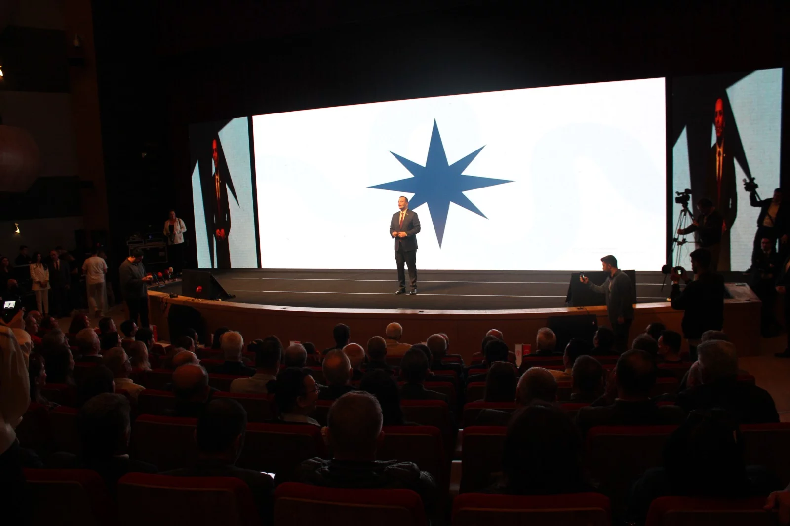 Bornova Belediye Başkanı Ömer Eşki, göreve gelişinin ikinci yıl dönümünde