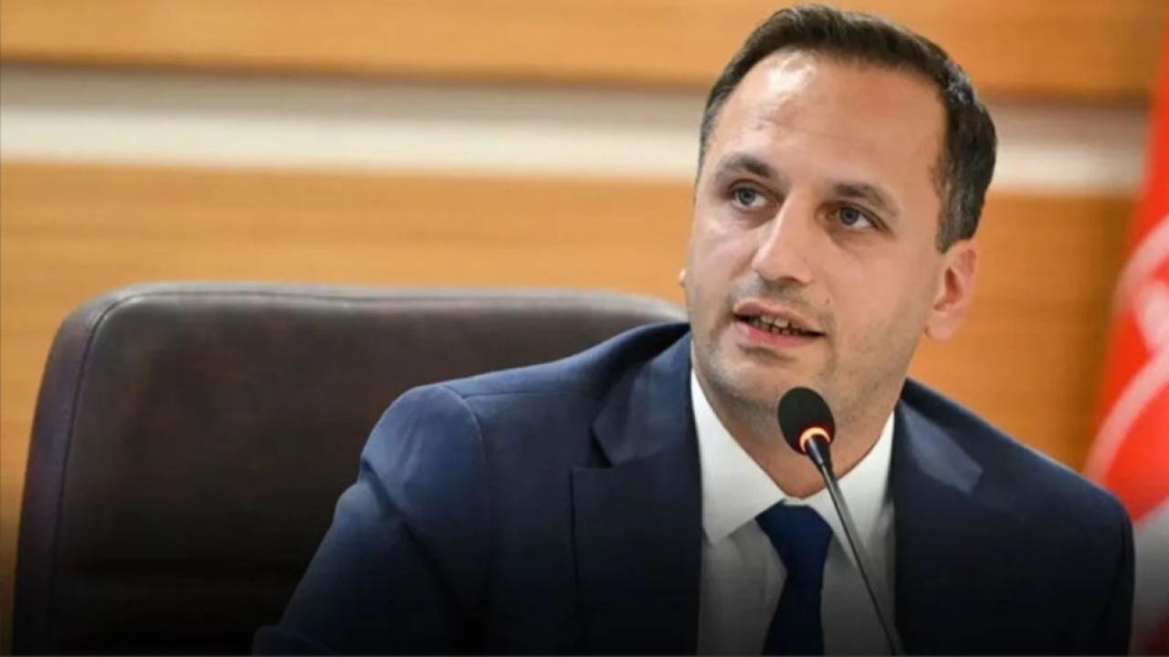 Bornova Belediye Başkanı Ömer Eşki ve beraberindeki 3 bürokratın serbest