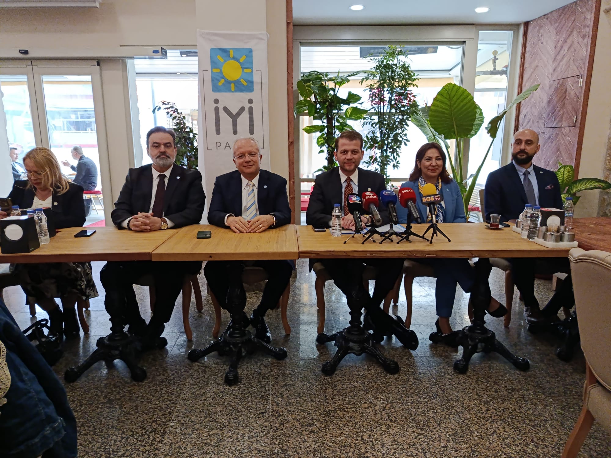 İYİ Partili Özel'den okul katliamı tepkisi: 'Kabul edilemez, normal ülkede istifa olur'