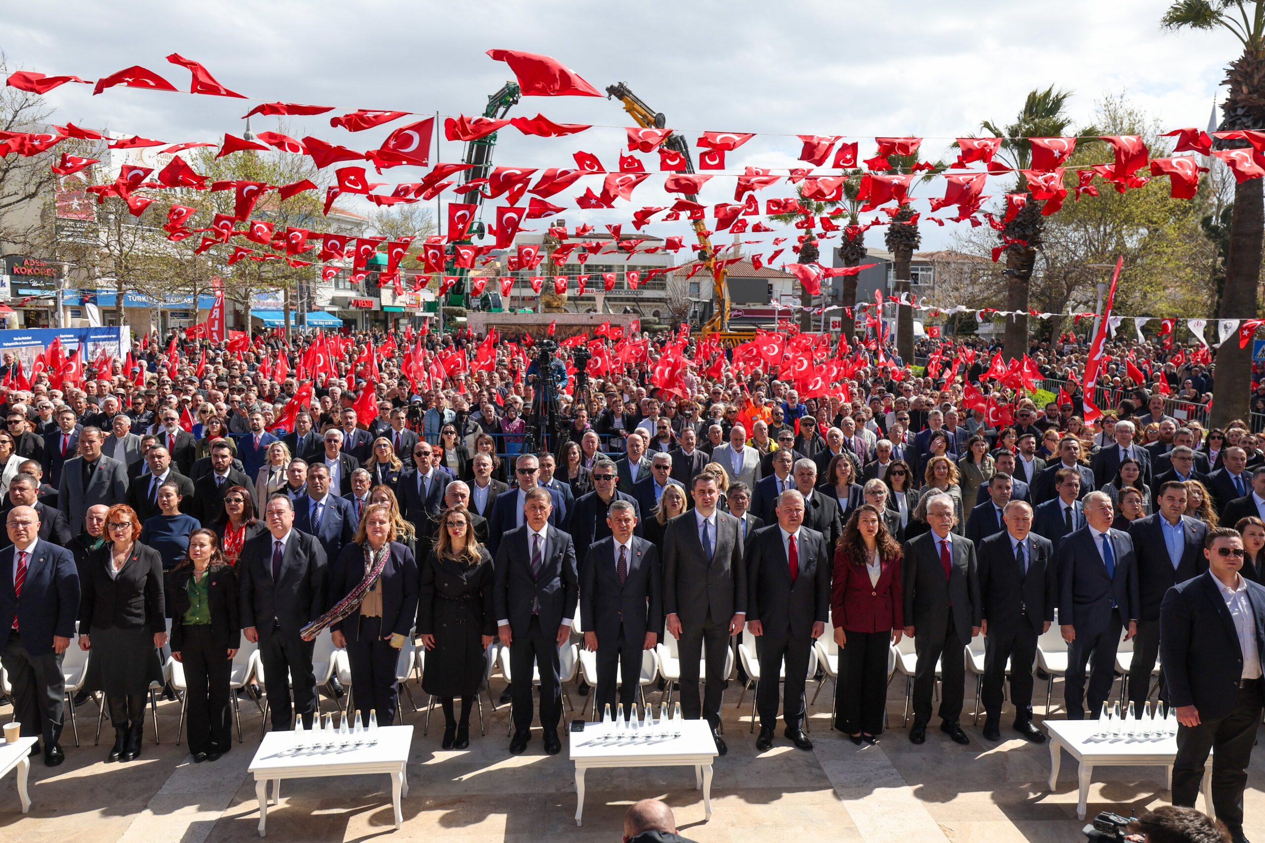 Özgür Özel Urla'da konuştu: “Kayyım tezgahını kuranlara halk en büyük cevabı verdi"