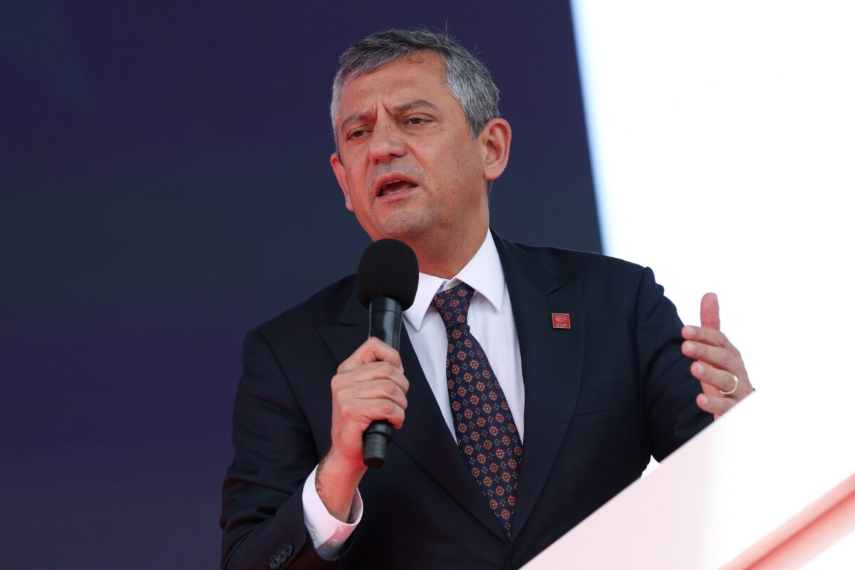 Özgür Özel'in İzmir finali: Önce roman buluşması, sonra teknoloji üssü açılışı