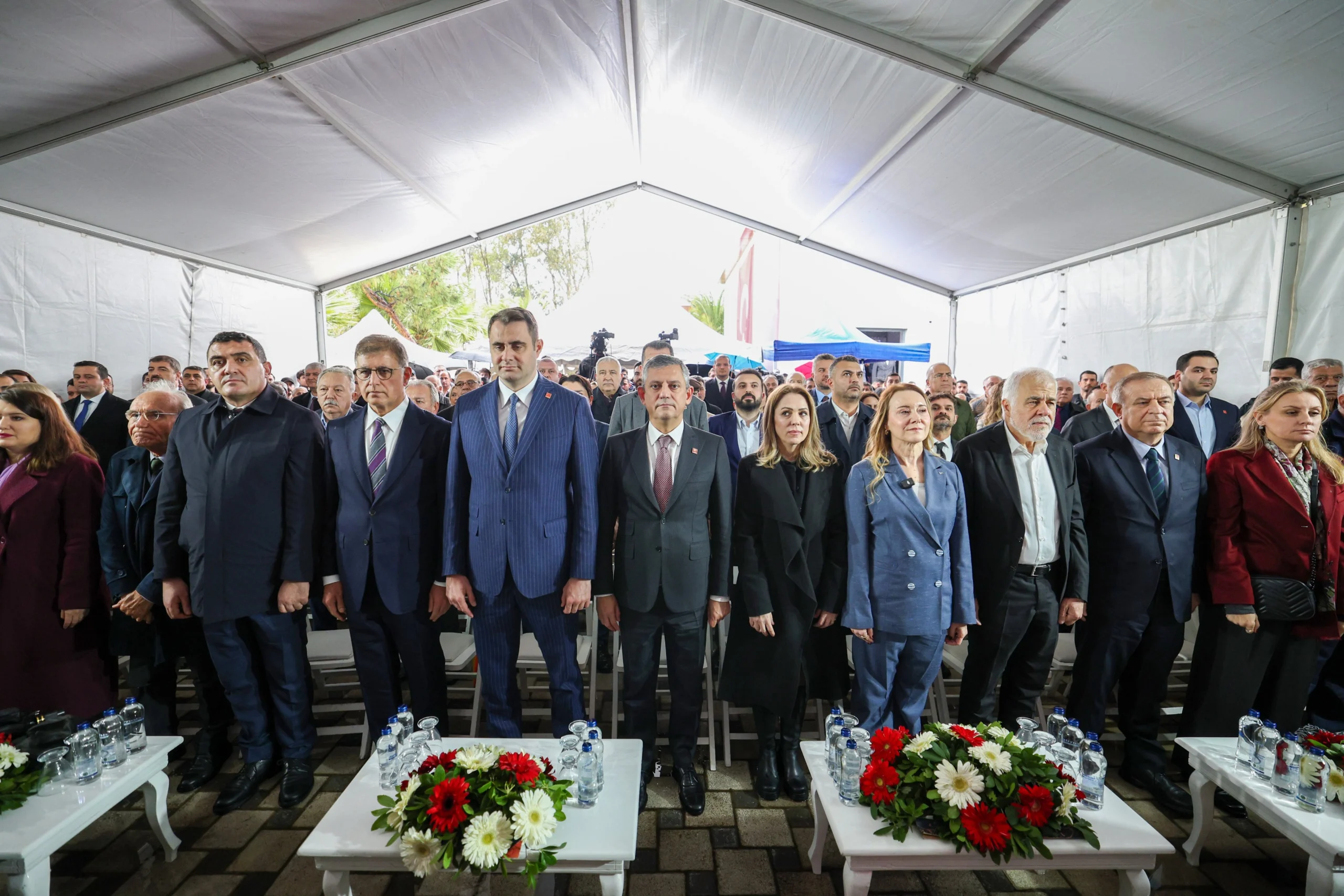 Özgür Özel İzmir’de talimatı verdi: “Tam yetki il başkanımızdadır"