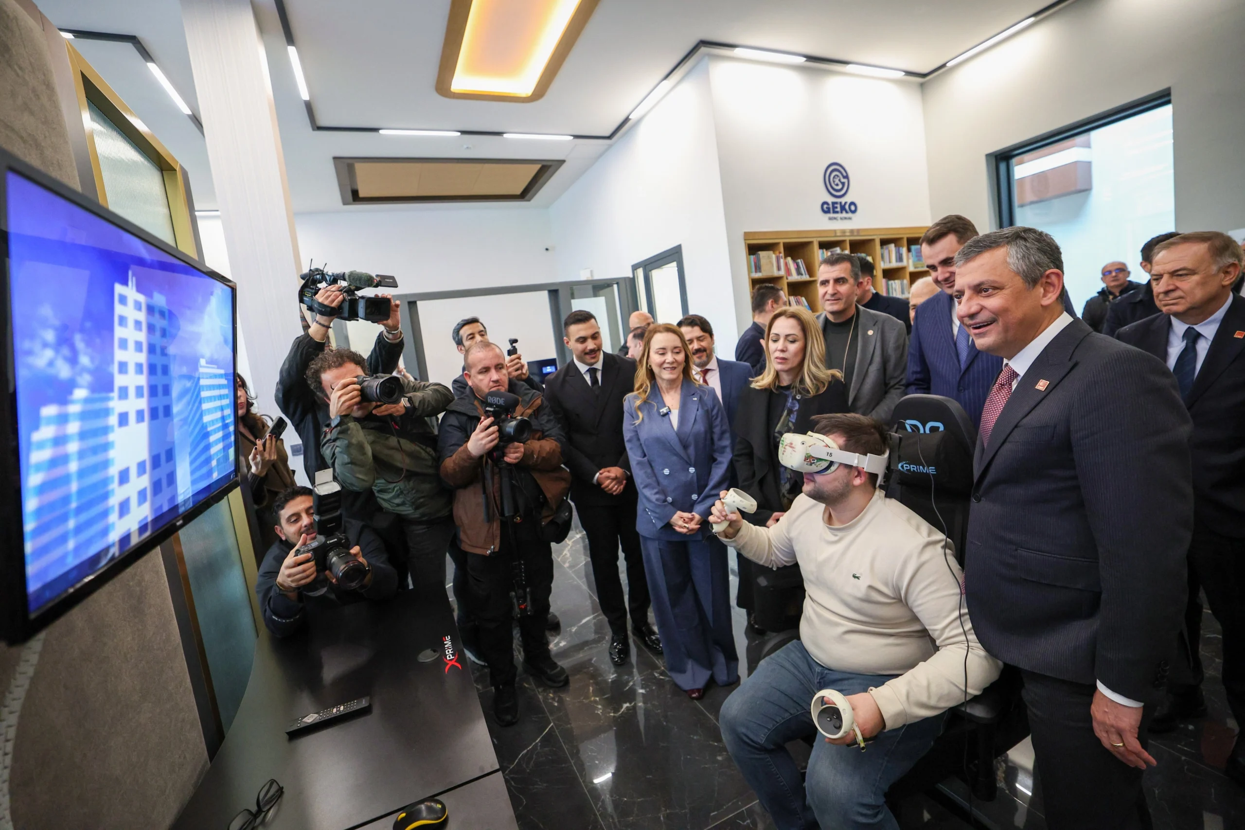 Özgür Özel İzmir’de talimatı verdi: “Tam yetki il başkanımızdadır"