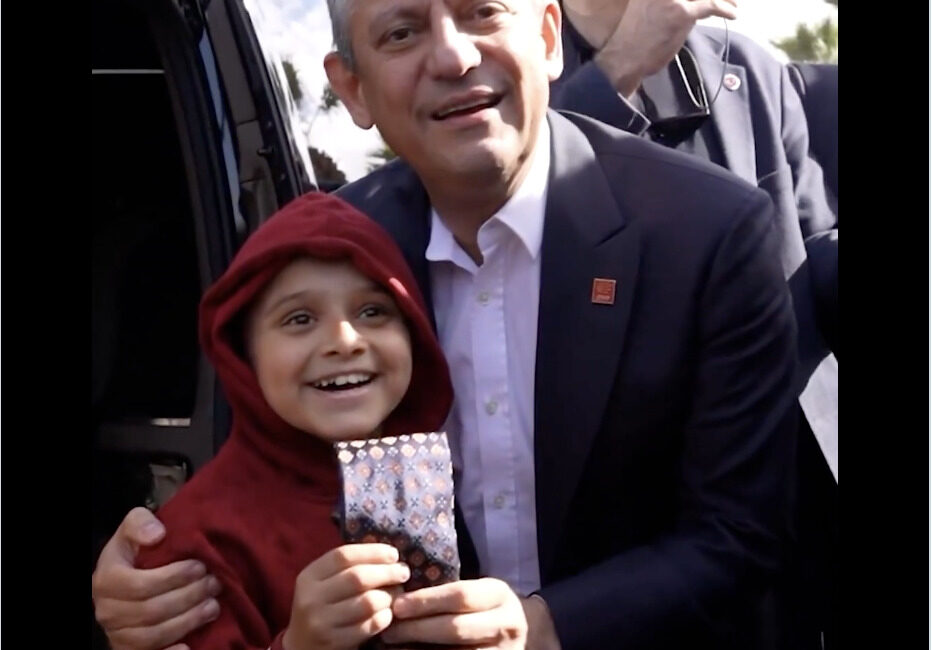 CHP Genel Başkanı Özgür Özel’in yoğun İzmir mesaisi, Çeşme’de yürekleri