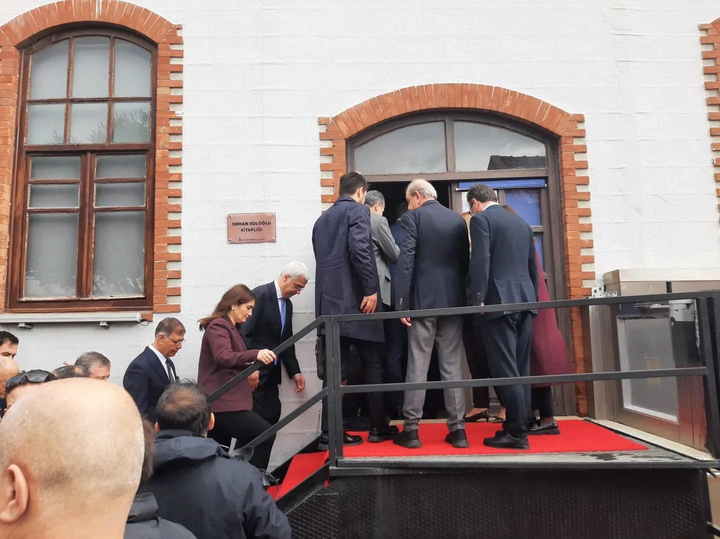 Özgür Özel İzmir vekilleriyle masada: Havagazı’nda stratejik zirve başladı!