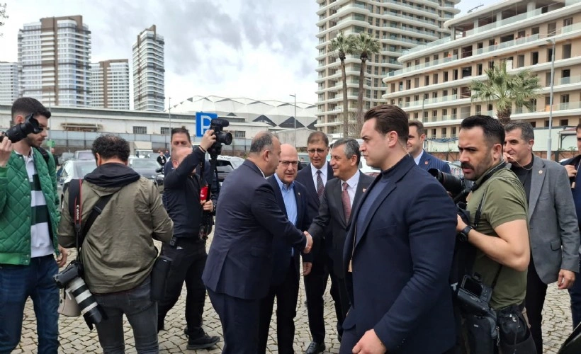 CHP Lideri Özel, İzmir programının ikinci gününe milletvekili zirvesiyle başladı.