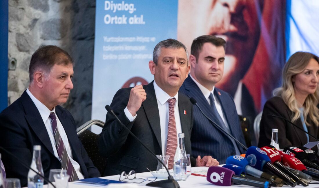 CHP Genel Başkanı Özgür Özel, İzmir programının ikinci gününde Tarihi