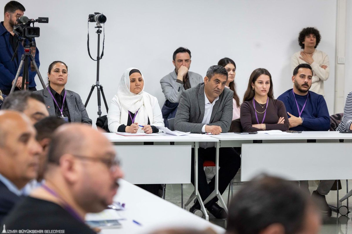 Siyasetin 'Roman' sınavı: 'Kağıt üzerinde vaatler mi somut çözümler mi?'