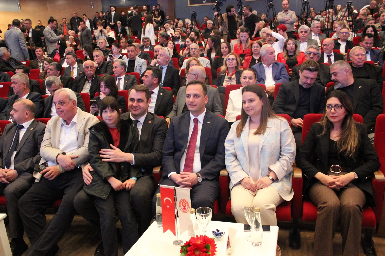 Başkan Eşki'den 2 yıllık icraat raporu: 'Kutup yıldızımız Bornova'