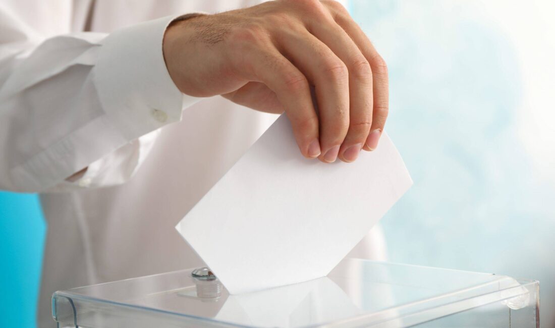 İzmir Tabip Odası (İTO) Genel Kurulu’nda hekimler, önümüzdeki dönemin yönetimini