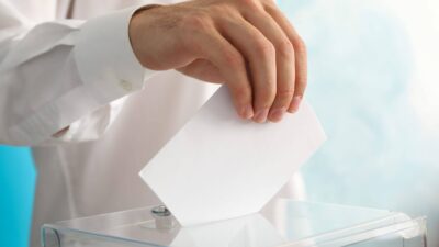 İzmir Tabip Odası (İTO) Genel Kurulu’nda hekimler, önümüzdeki dönemin yönetimini