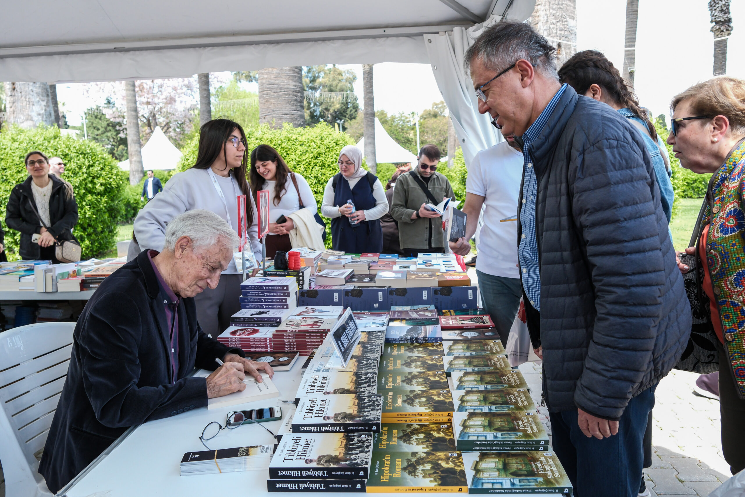 İZKİTAP’ta edebiyatla dolu hafta sonu: Kültürpark’ta yazarlar ve okurlar buluştu!