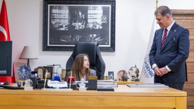 İzmir Büyükşehir Belediye Başkanı Cemil Tugay, 23 Nisan Ulusal Egemenlik