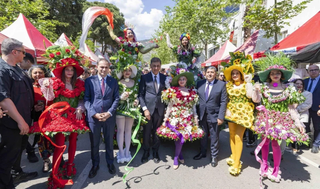 27. Uluslararası Bayındır Çiçek Festivali görkemli bir kortejle başladı. İzmir