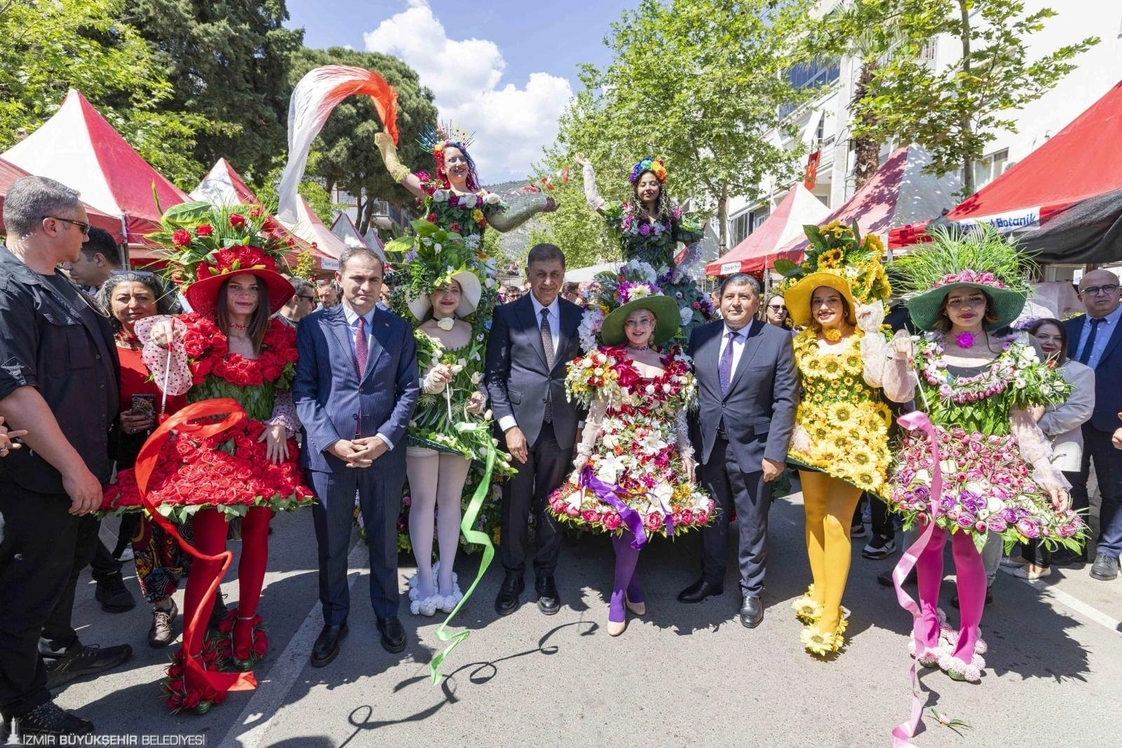 Başkan Tugay’dan Bayındır’a 127 milyonluk müjde! "Çiftçiyle şifa bulacağız"