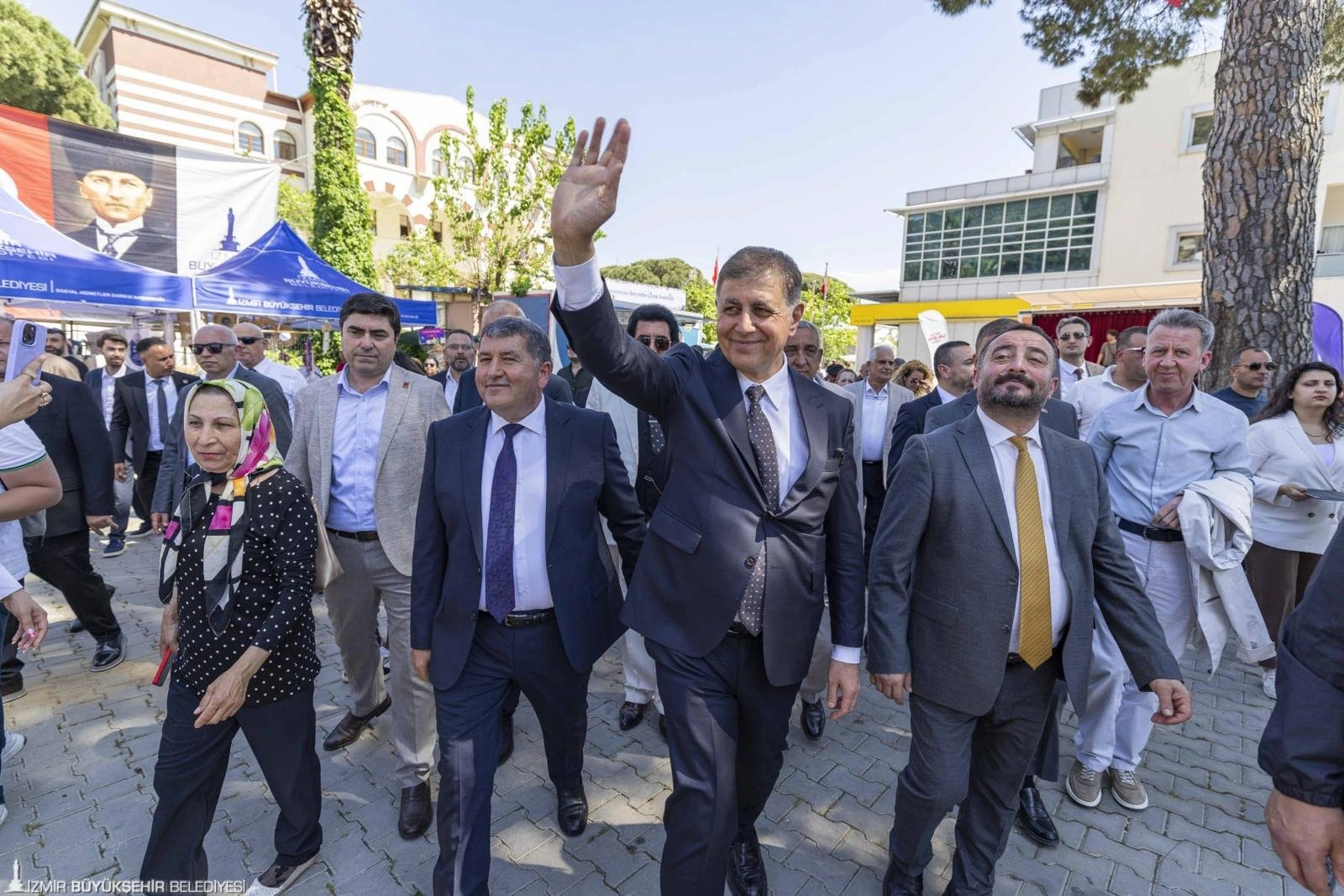 Başkan Tugay’dan Bayındır’a 127 milyonluk müjde! "Çiftçiyle şifa bulacağız"