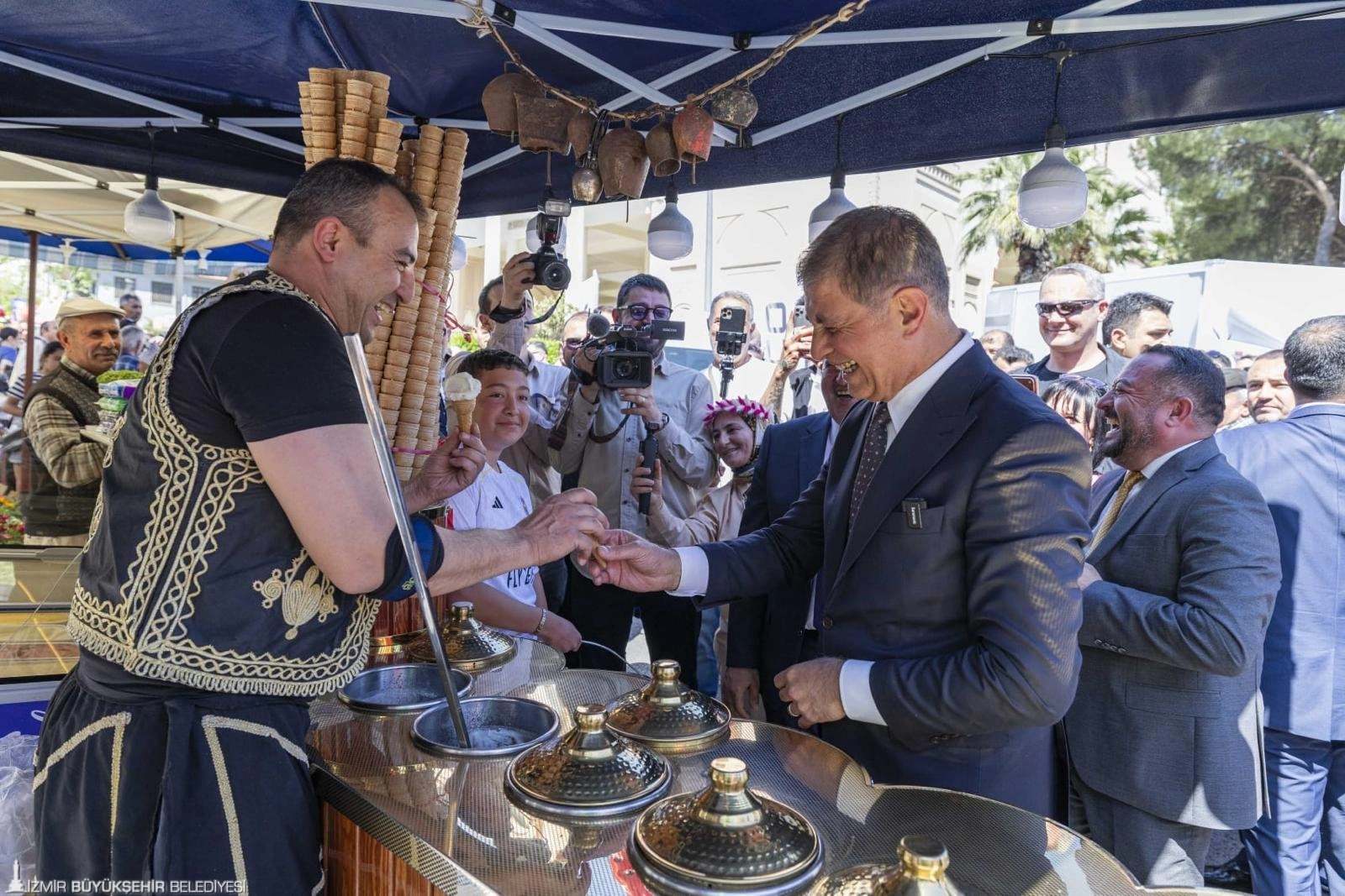 Başkan Tugay’dan Bayındır’a 127 milyonluk müjde! "Çiftçiyle şifa bulacağız"