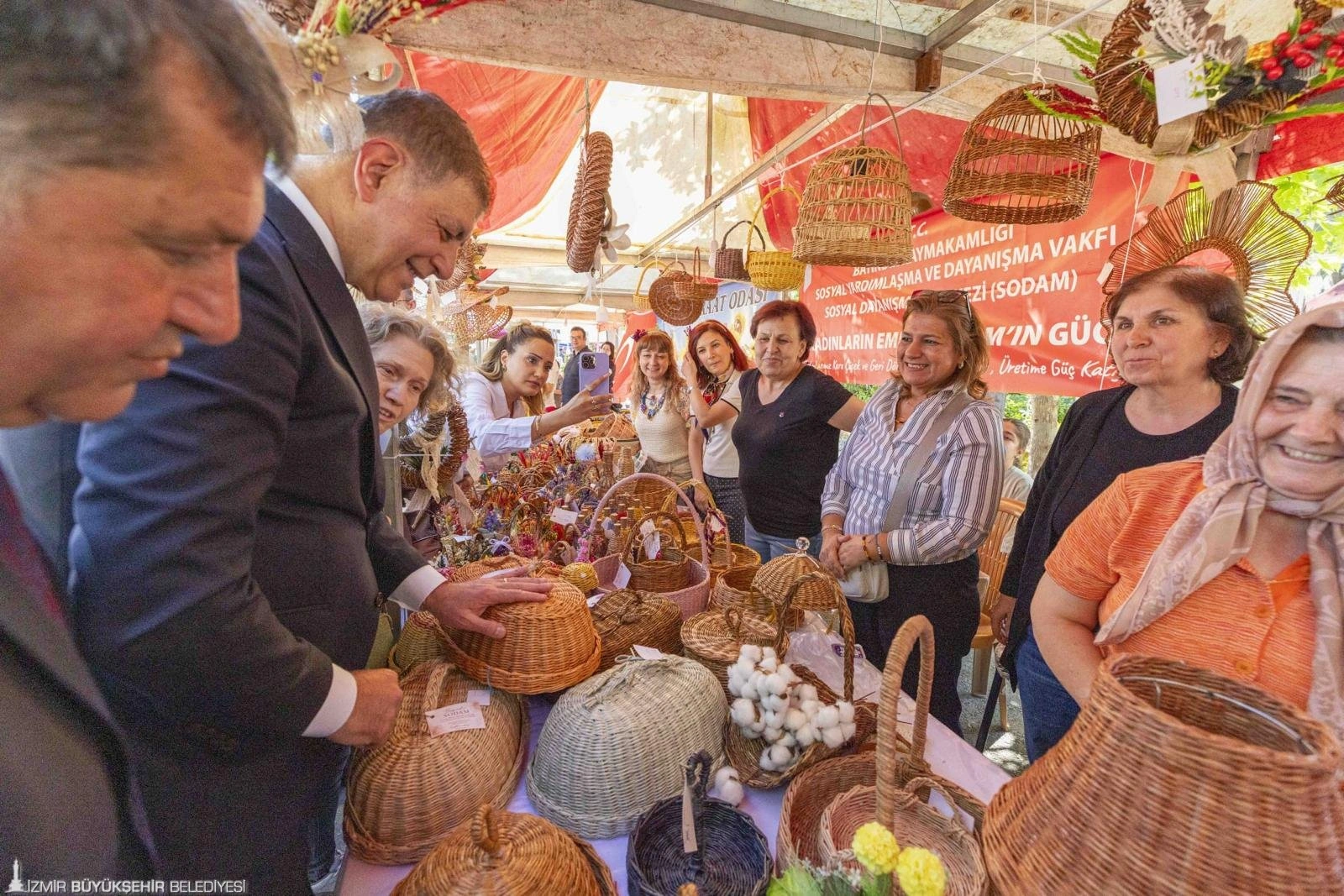 Başkan Tugay’dan Bayındır’a 127 milyonluk müjde! "Çiftçiyle şifa bulacağız"