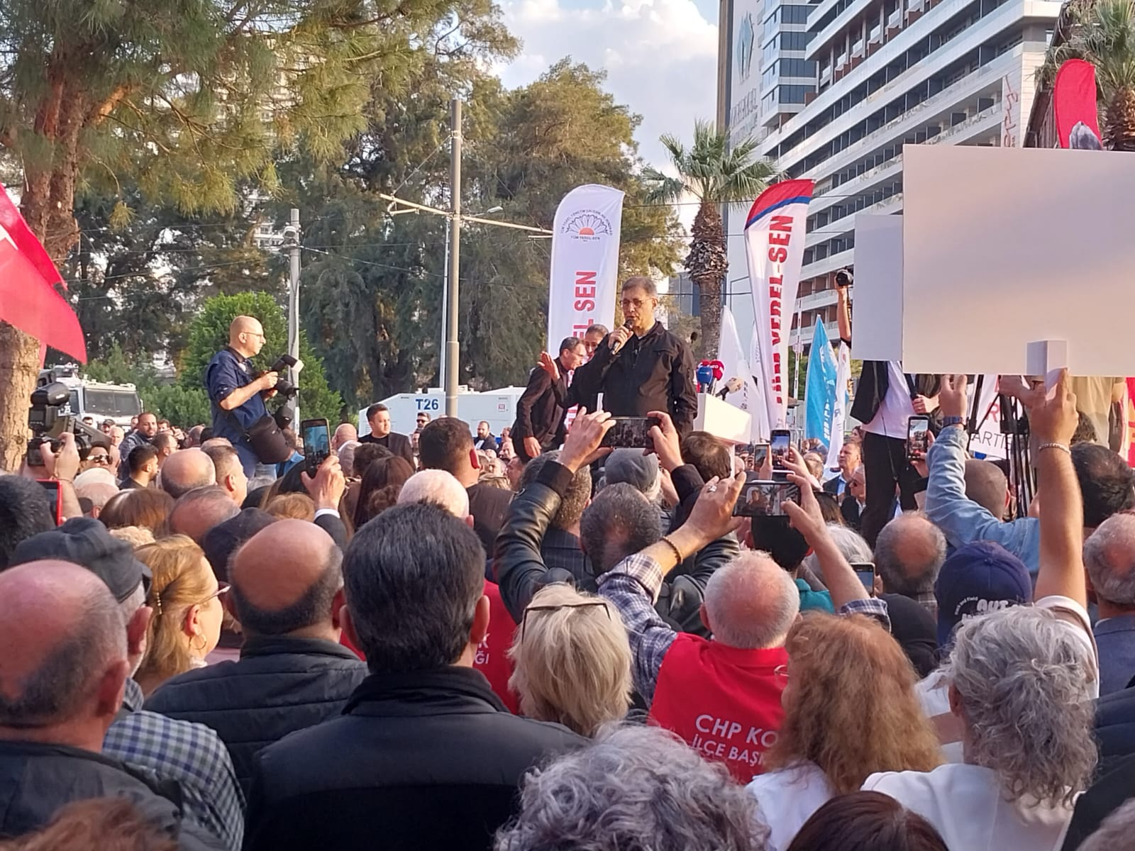 Tugay'dan Çankırı'ya jet 'meclis' yanıtı: 'O gün yoktum bile' 2 Tugay'dan Çankırı'ya jet 'meclis' yanıtı: 'O gün yoktum bile'