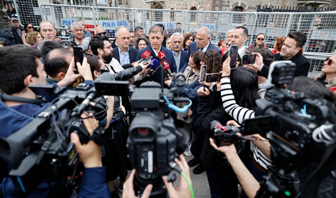 Bilirkişi heyetiyle Meslek Fabrikası'na giren İzmir Büyükşehir Belediye Başkanı Tugay,