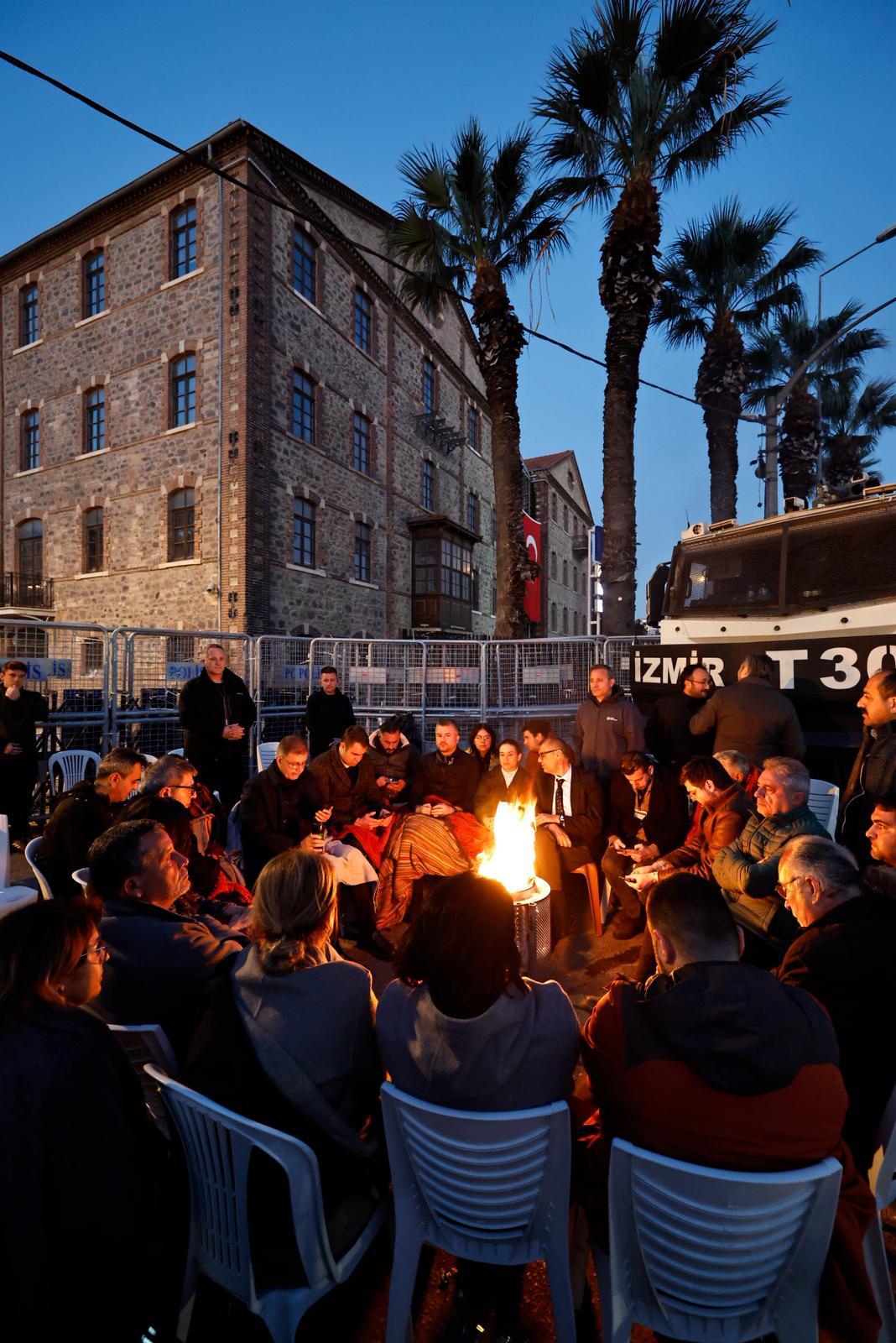 Tugay Meslek Fabrikası nöbetinin ilk sabahında: 'Haksızlığı kabullenemedik; gitmeyi düşünmüyoruz'
