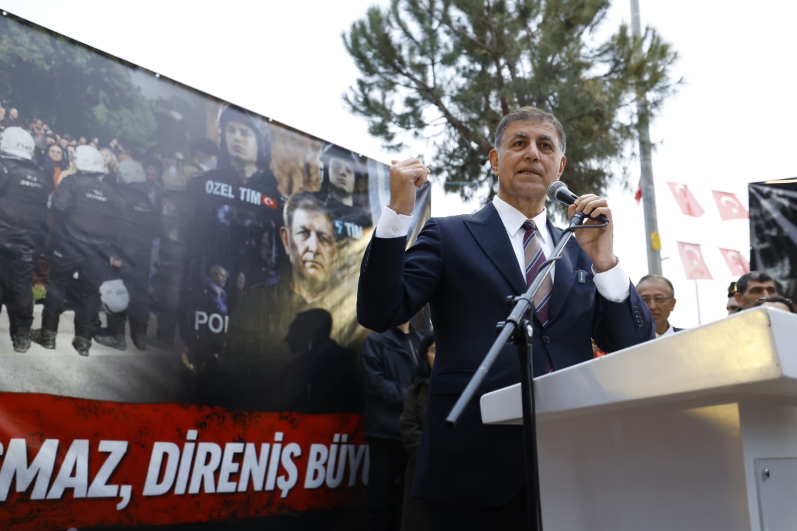 Tugay Meslek Fabrikası nöbetinin 11.'inci gününde: 'Kimsiniz siz be; burası babanızın çiftliği mi?'