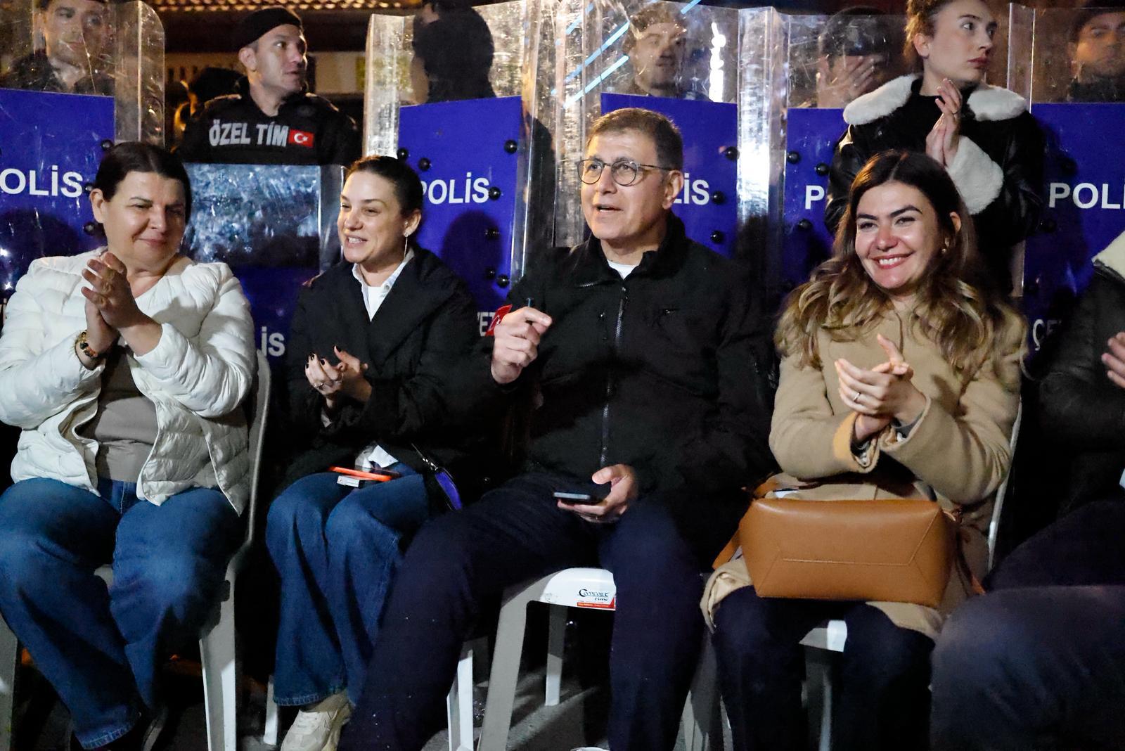 Tugay Meslek Fabrikası nöbetinin ilk sabahında: 'Haksızlığı kabullenemedik; gitmeyi düşünmüyoruz'