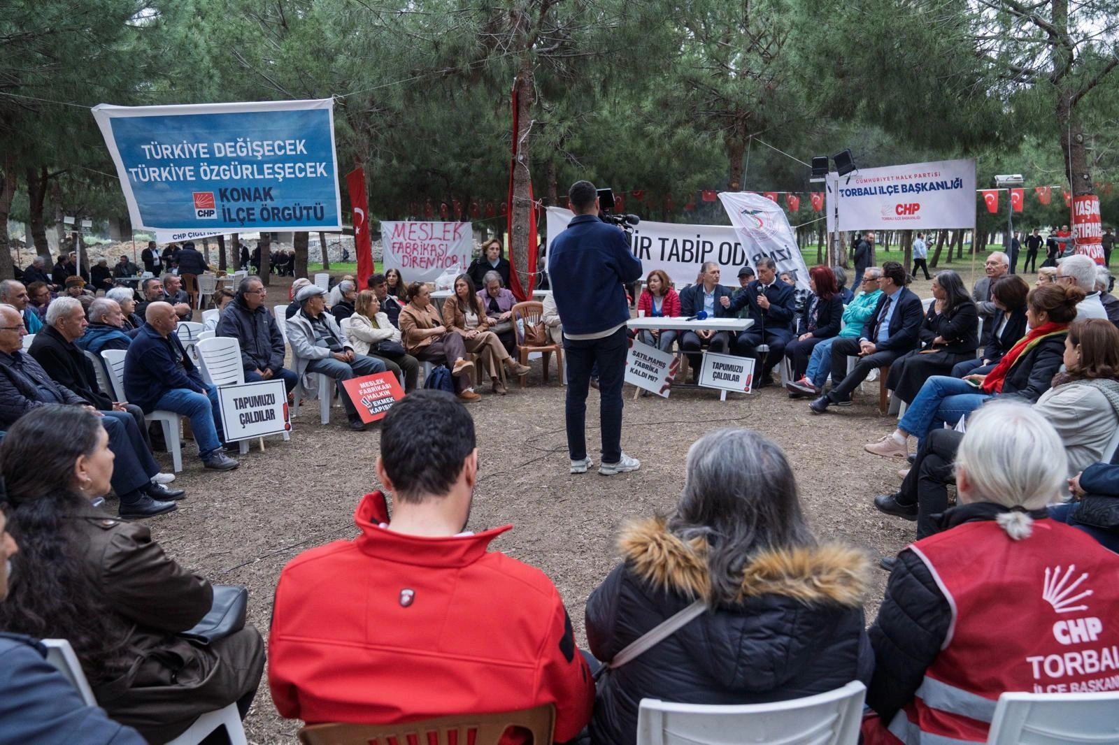Başkan Tugay'dan şafak baskınına sert tepki: “Türkiye tarihinde bir ilk” 2 Başkan Tugay'dan şafak baskınına sert tepki: “Türkiye tarihinde bir ilk”