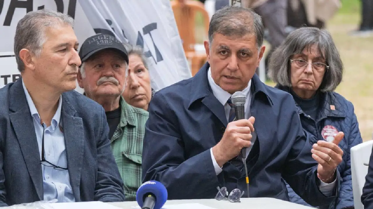 Başkan Tugay'dan şafak baskınına sert tepki: “Türkiye tarihinde bir ilk”