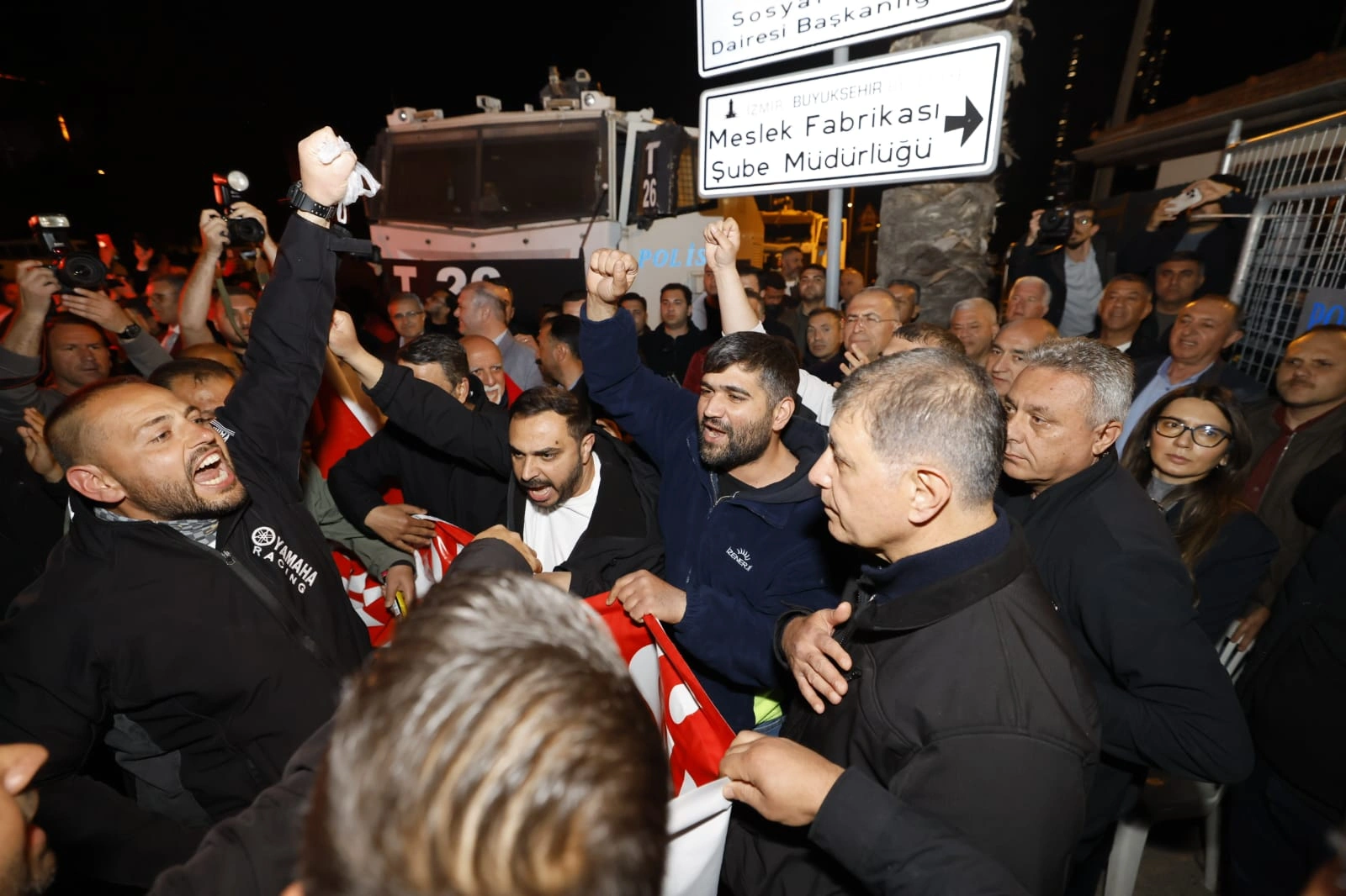 “Yarın herkesi 18.00'deki mitinge davet ediyorum”