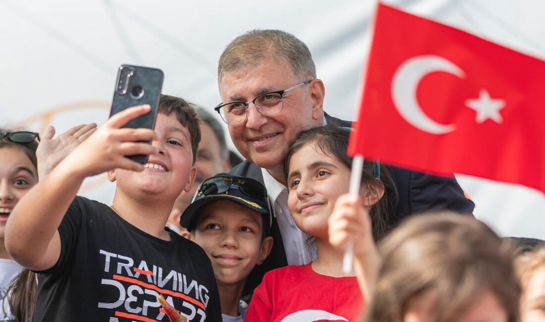 İzmir Büyükşehir Belediye Başkanı Dr. Cemil Tugay, 23 Nisan mesajında