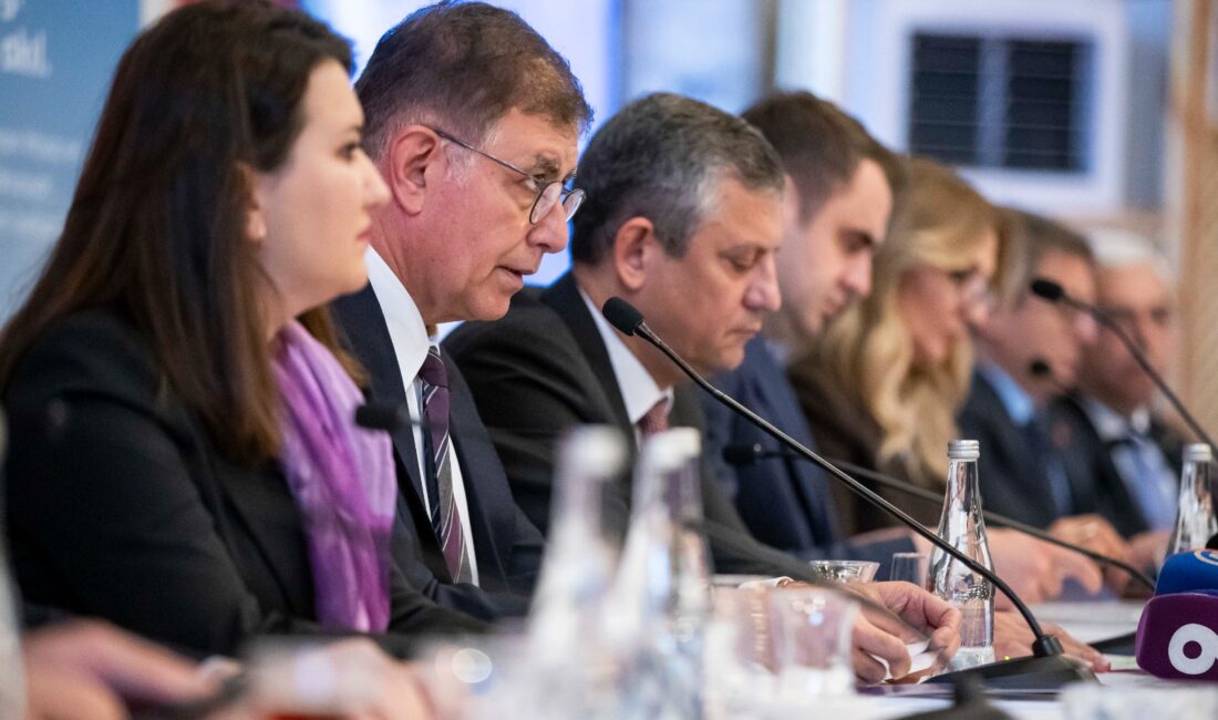 İzmir Büyükşehir Belediye Başkanı Dr. Cemil Tugay, kentin en renkli