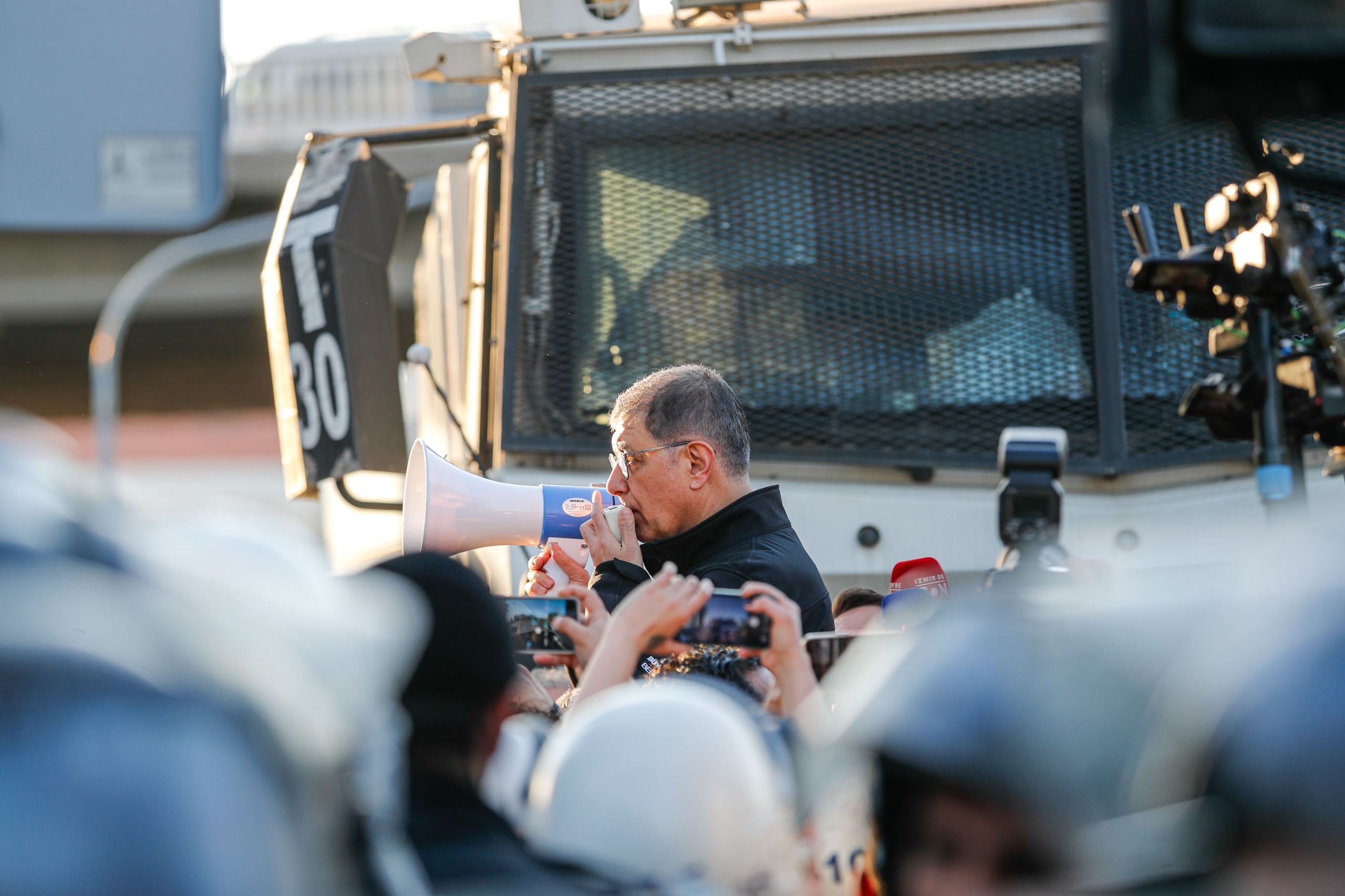 Tugay Meslek Fabrikası önünde sert konuştu: 'Ne kadar yalancısınız, yalan söylüyorsunuz'