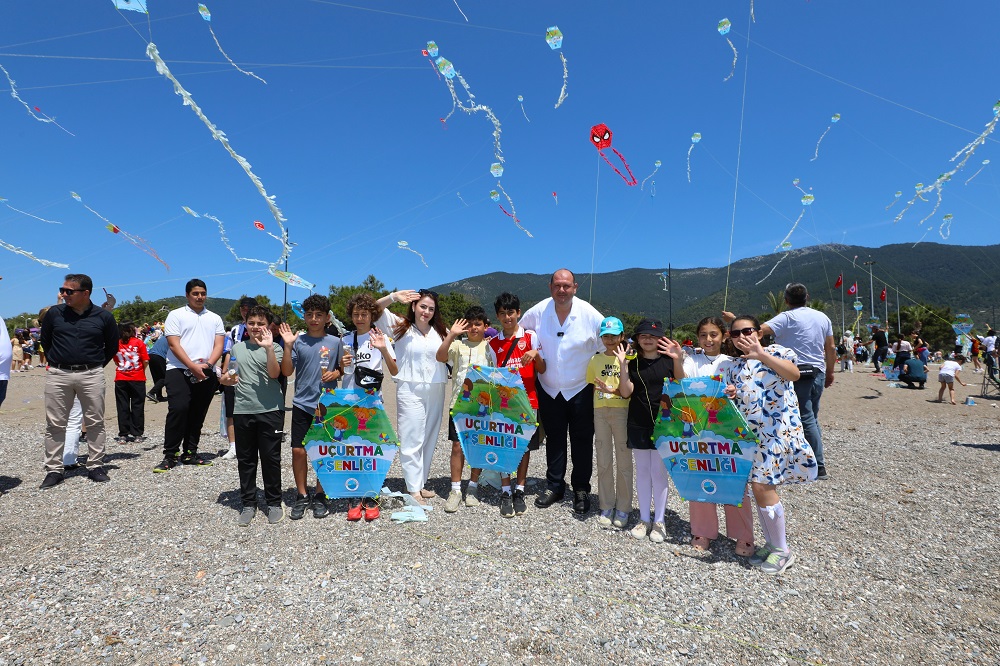 Menderes’te gökyüzü renklenecek: 15. Geleneksel Uçurtma Şenliği başlıyor!