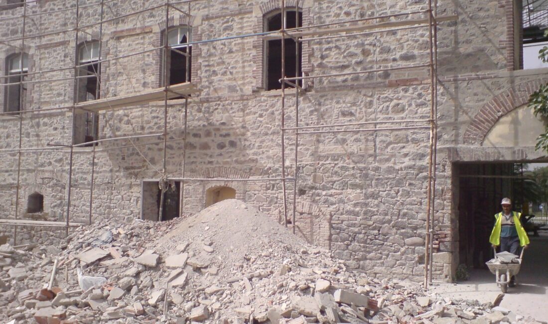 İzmir Büyükşehir Belediye Başkanı Dr. Cemil Tugay, Fransa’daki temasları sırasında