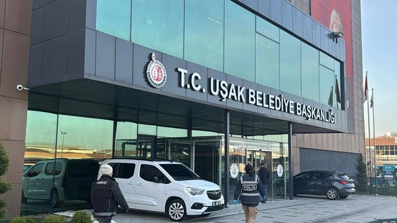 İstanbul merkezli yürütülen rüşvet ve yolsuzluk soruşturması kapsamında Uşak Belediyesi'ne
