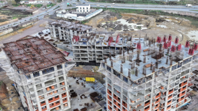 İzmir Büyükşehir Belediye Başkanı Dr. Cemil Tugay, meclis toplantısında kentsel