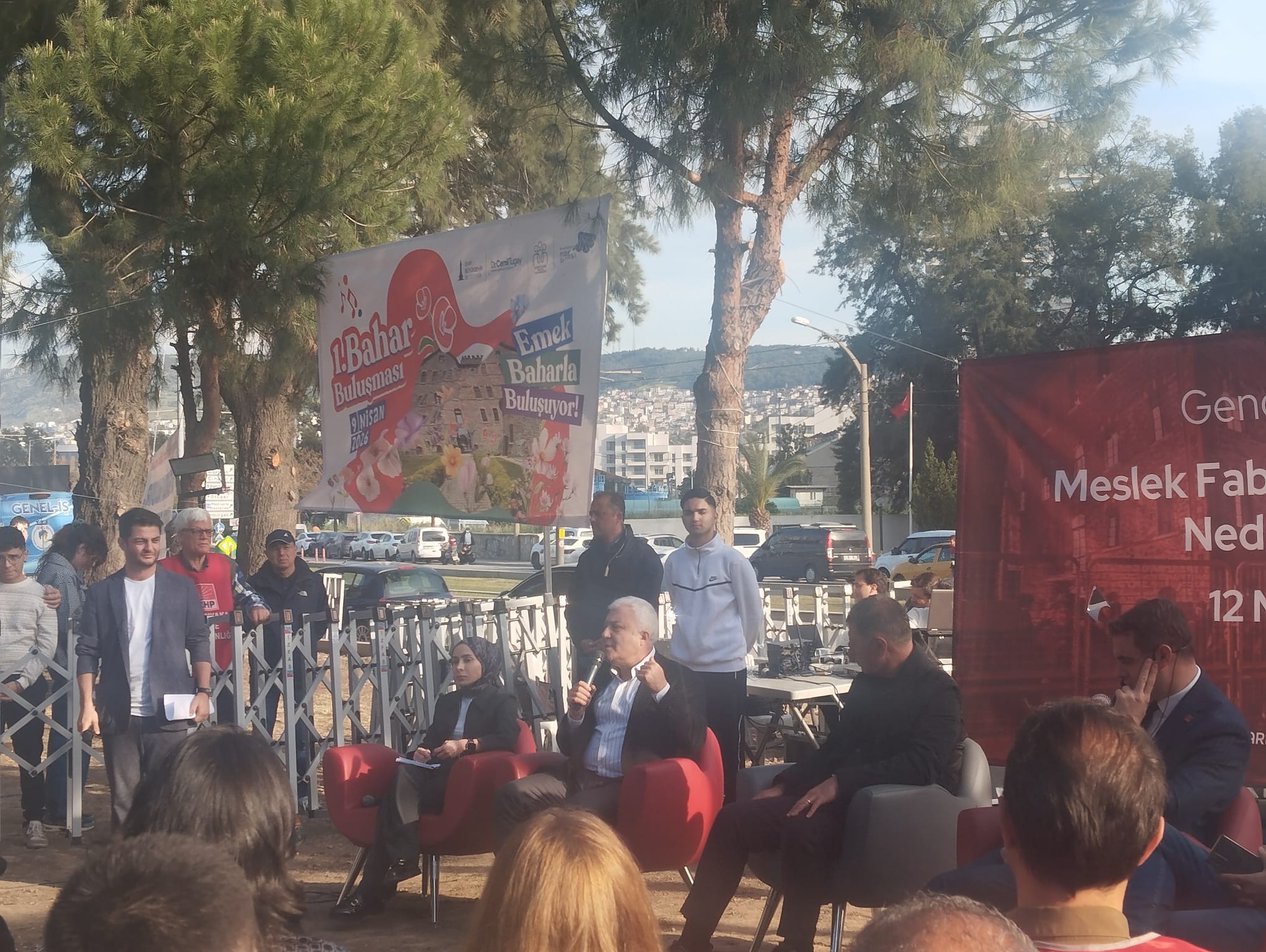 İzmir'de Vakıflar Genel Müdürlüğü'ne devredilmek istenen Meslek Fabrikası için başlatılan