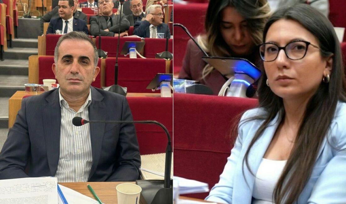 İzmir Büyükşehir Belediye Meclisi’nde merakla beklenen "değişim" düğmesine basıldı. 

CHP