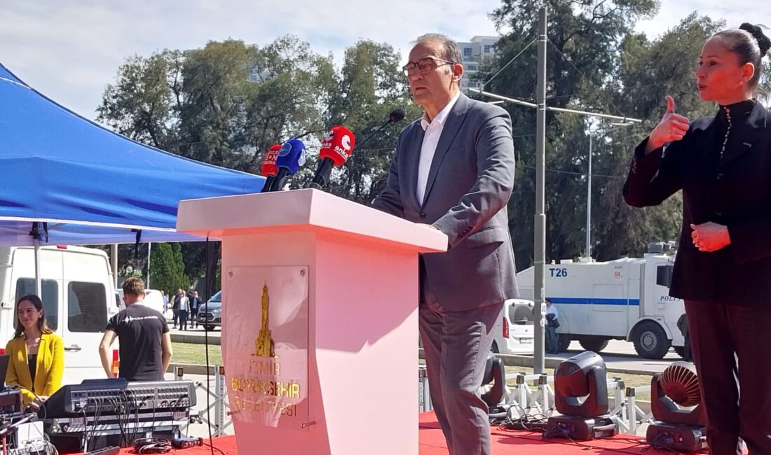 Başkan Cemil Tugay, Ömer Eşki'nin gözaltına alınması nedeniyle adliyeye geçerken;