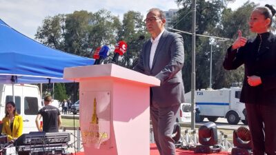 Başkan Cemil Tugay, Ömer Eşki'nin gözaltına alınması nedeniyle adliyeye geçerken;